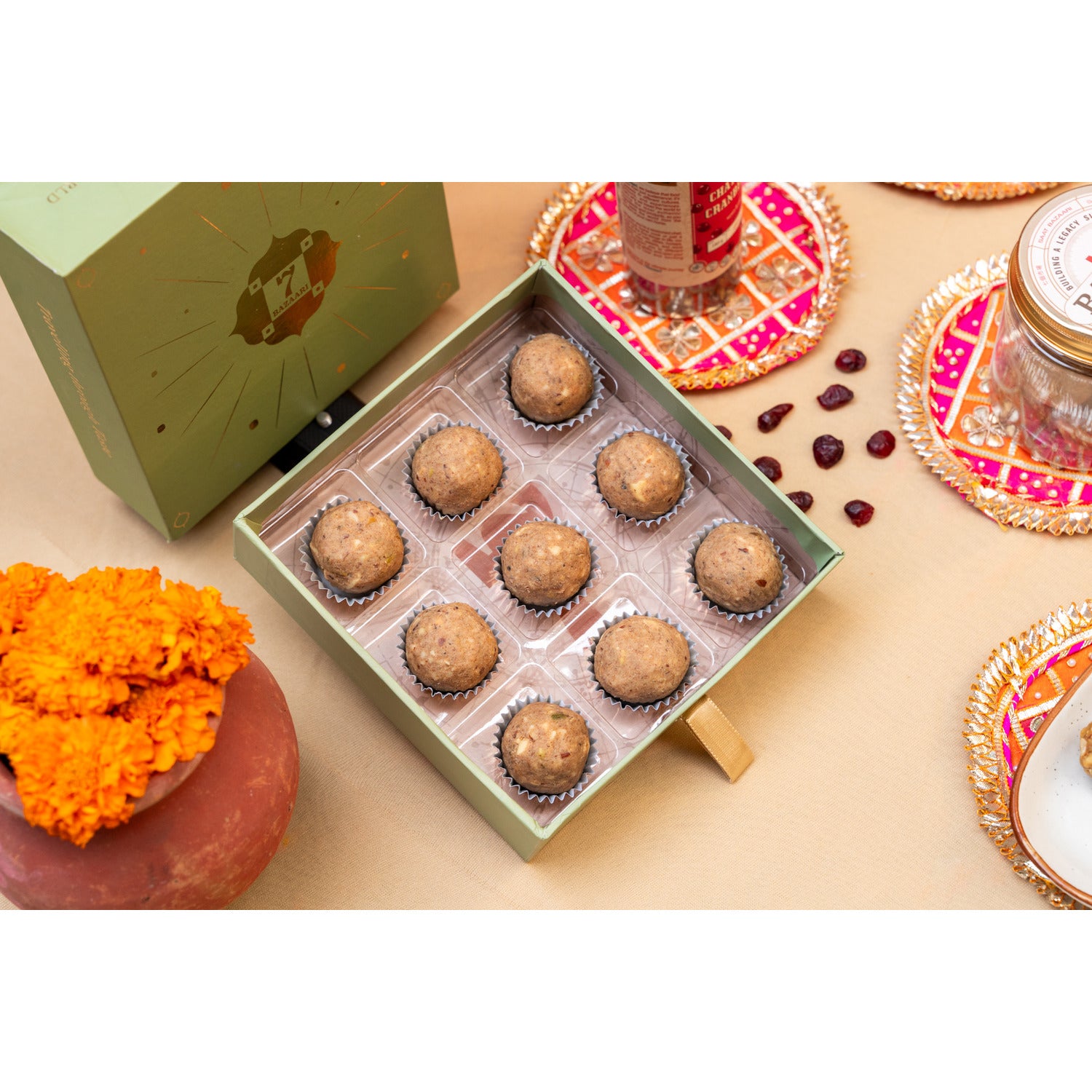 Nutty  Pinni Globe Box